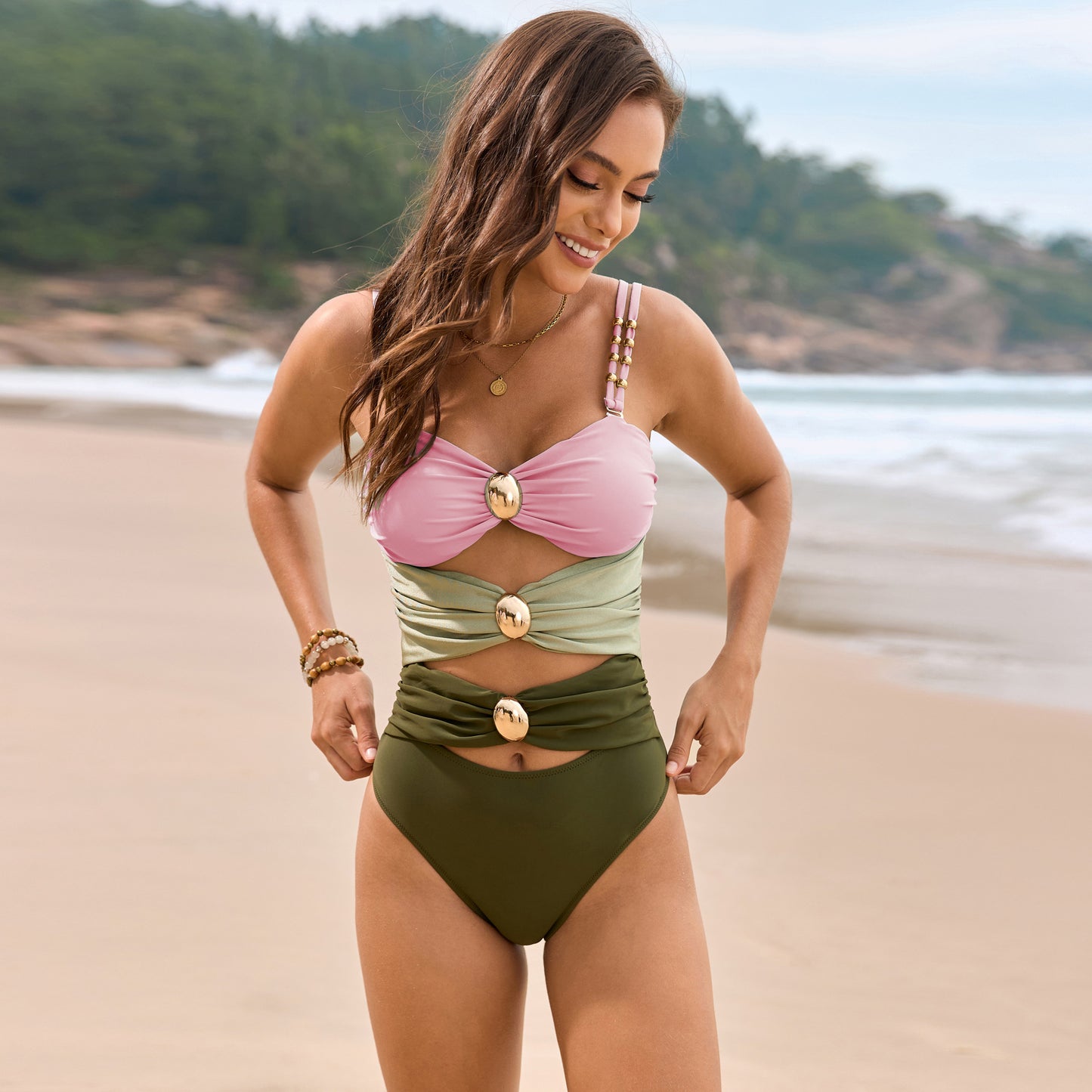 One-Piece Swimsuit with Solid Color Stitching and Metal Buckle