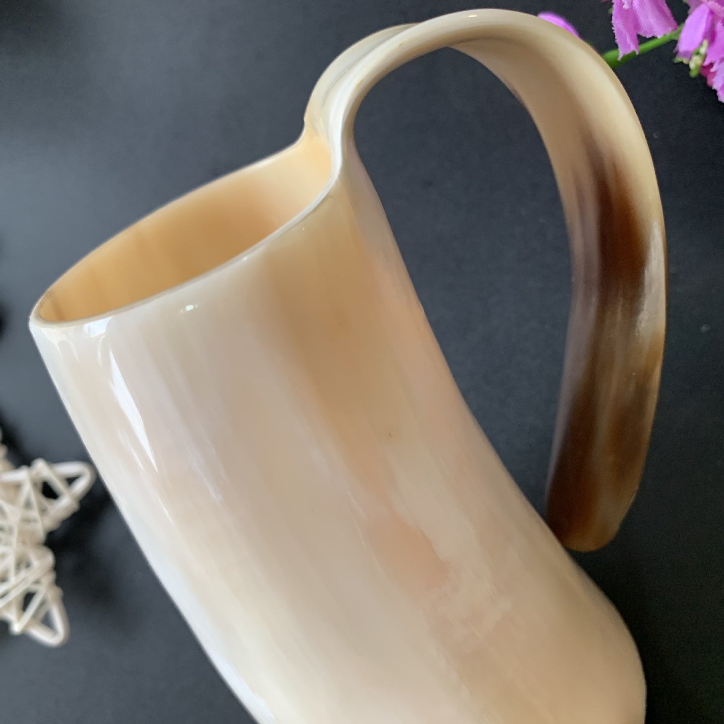 Niujiao Handcrafted Water Cup Ornament - Natural Horn, Modern Home Decor