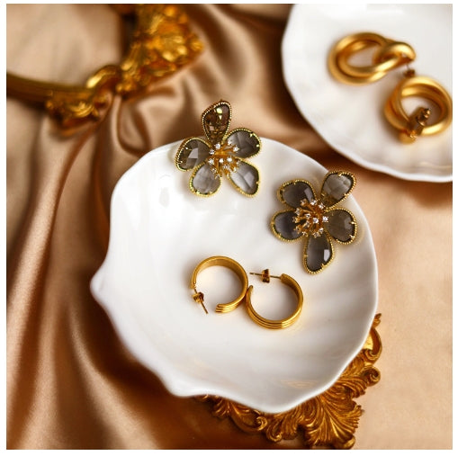 Jewelry Display Shell Tray for Earrings, Necklaces & Rings - Ceramic & Wrought Iron