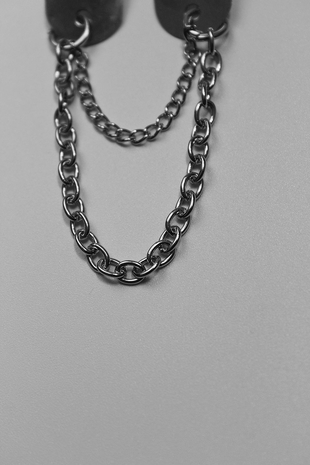 Dark Hairpin Chain - Black Alloy Hair Clip with Silver Variant