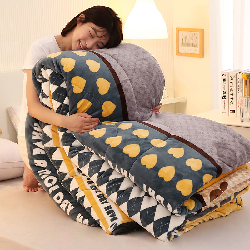 Double-Sided Milk Fleece Quilt for Dormitory - Skin-Friendly & Warm Bedding