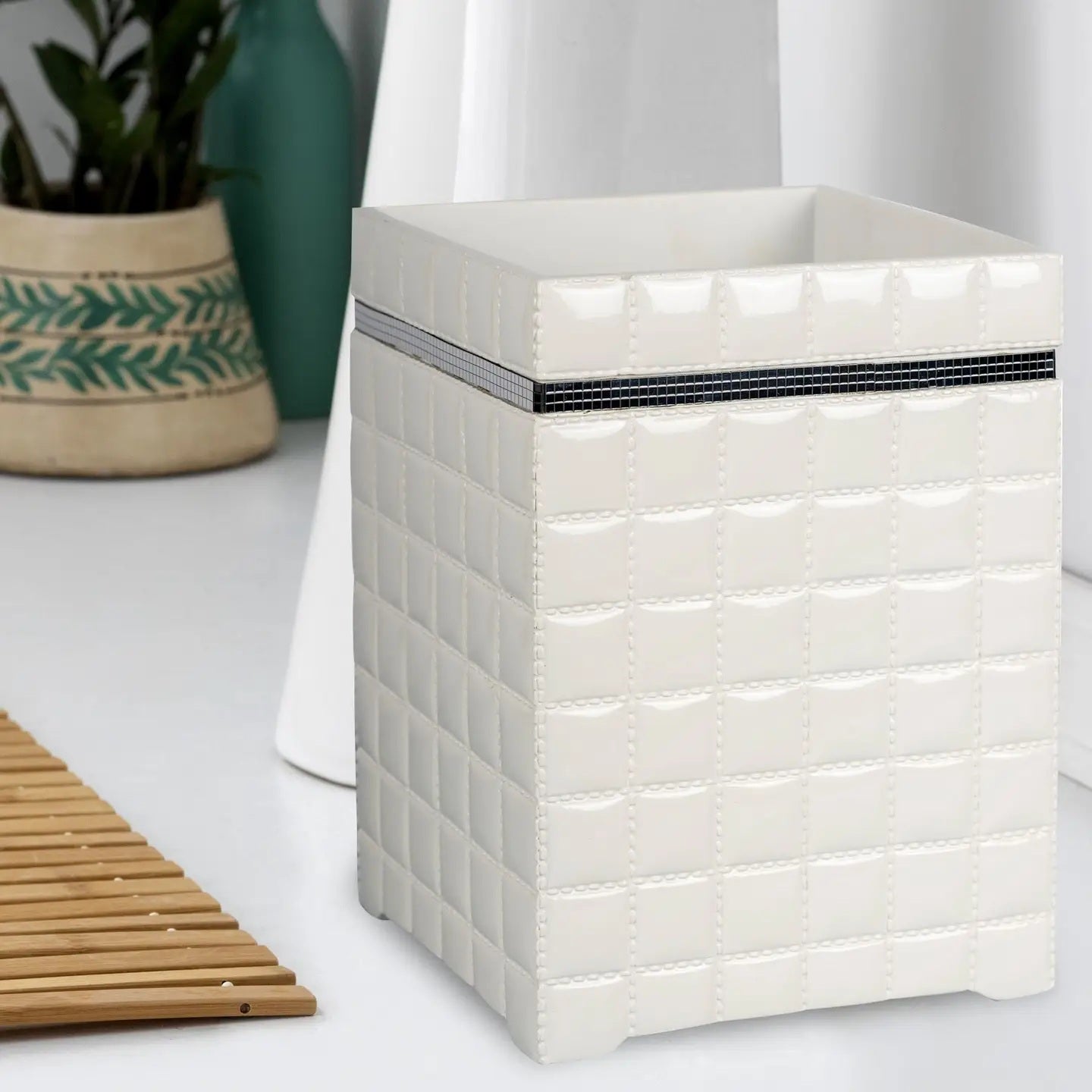 Resin Wastebasket 7QT White