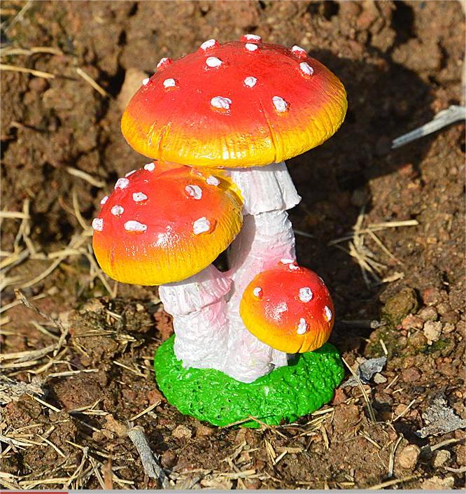 Small Mushroom Resin Decoration - Rustic Garden and Home Ornament
