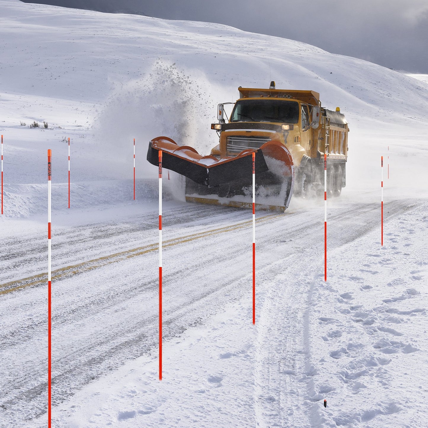 Reflective Driveway Markers 72 Inch Snow Stakes Orange - 100 Pack