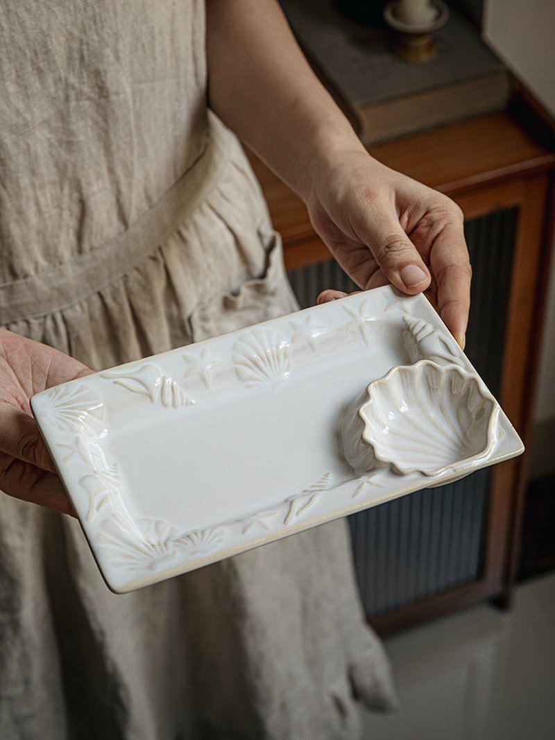Embossed Shell Ceramic Dumpling Plate with Vinegar Dish - 7.5 Inch Rectangular Dinnerware