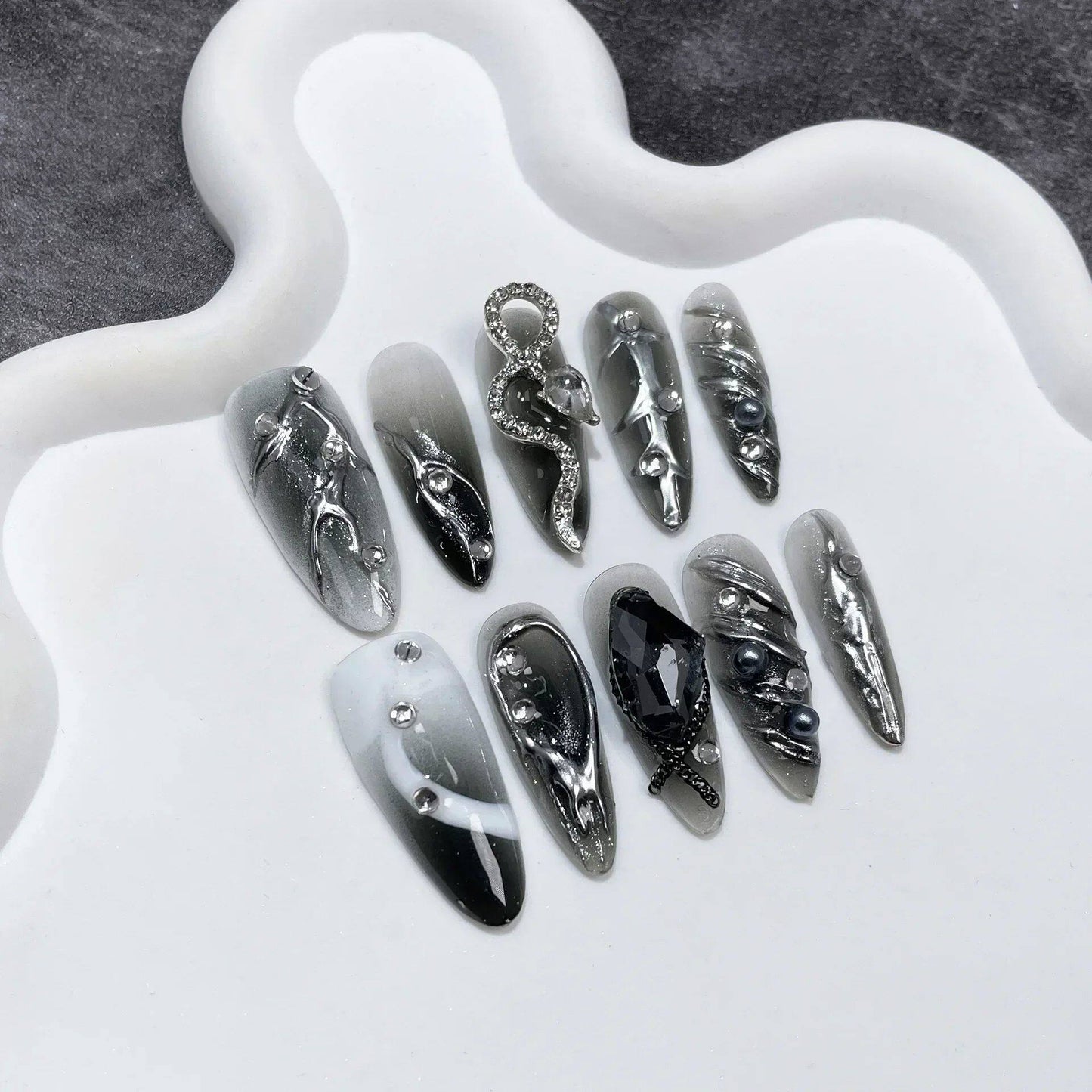 Gradient Shimmering Almond-Shaped False Nails Set for Nail Art, Multiple Sizes