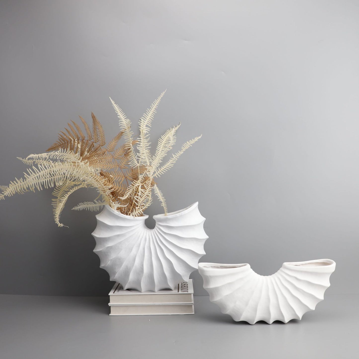 European-Style Resin Fan-Shaped Flower Vase Home Decor Small & Large Sizes