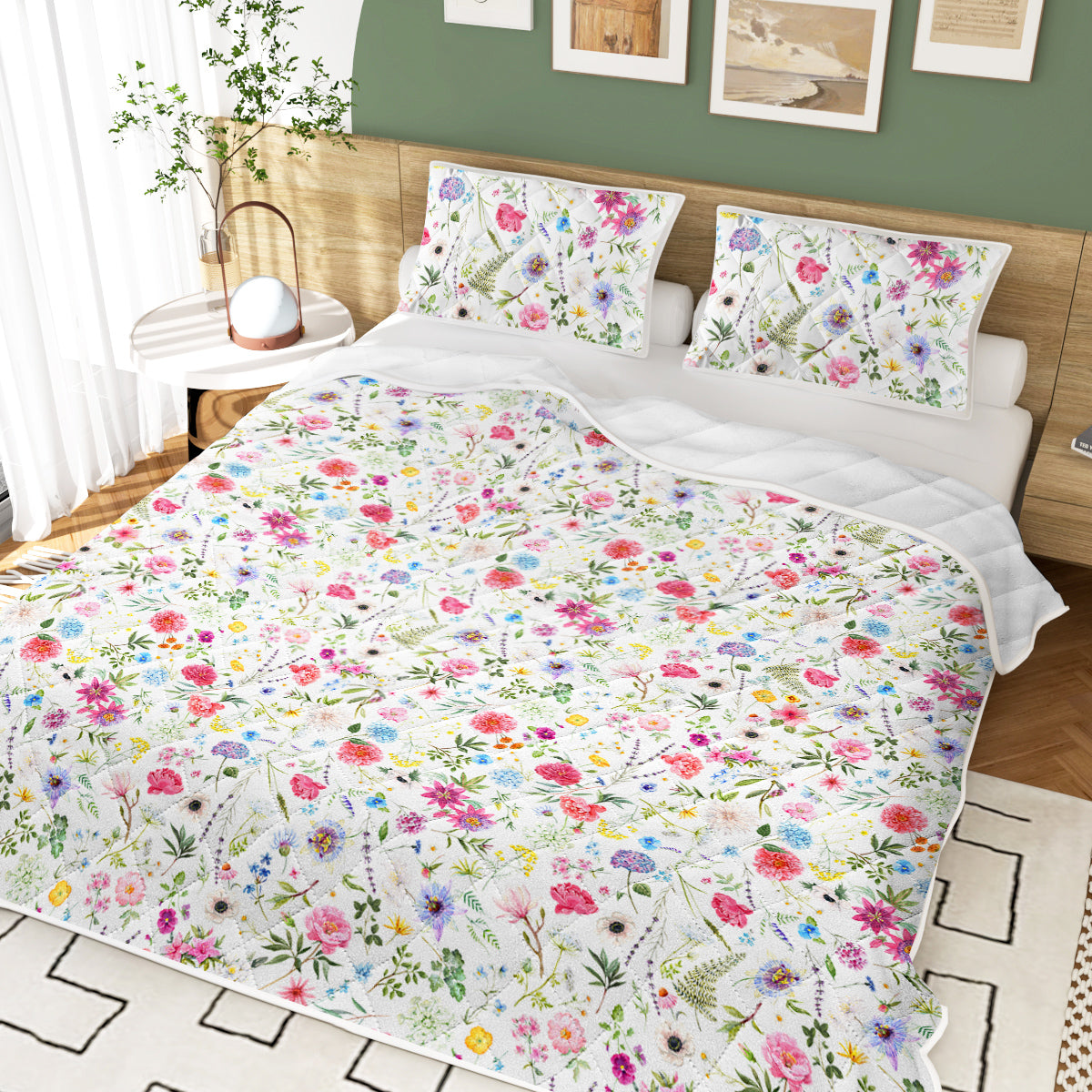 Red Floral Microfiber Quilt Set - Lightweight Bedding for All Seasons