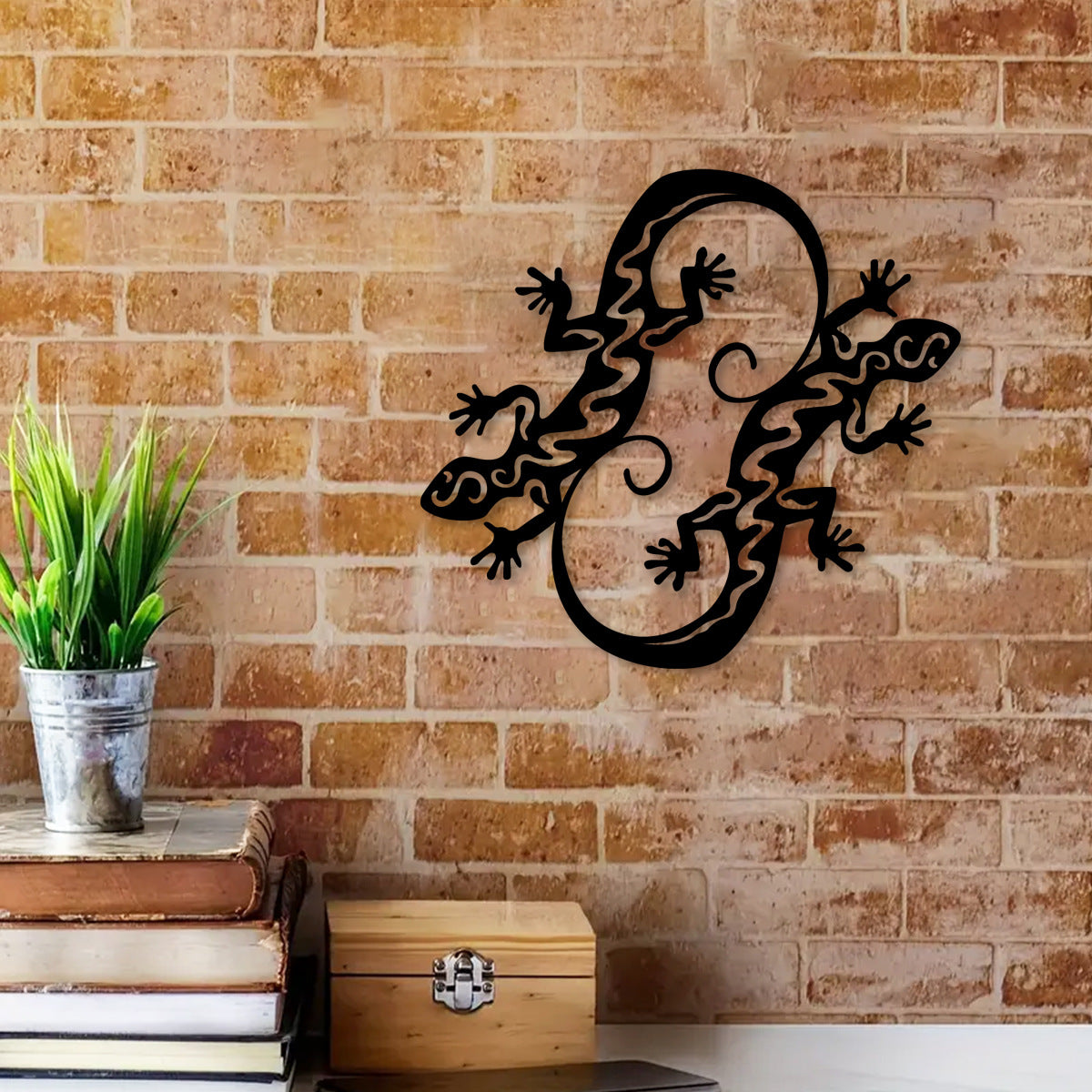 Gecko Silhouette Metal Wall Hanging Decor - Minimalist Home Accent