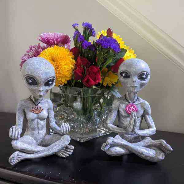 Resin Alien Statue Ornament Decoration for Home & Garden