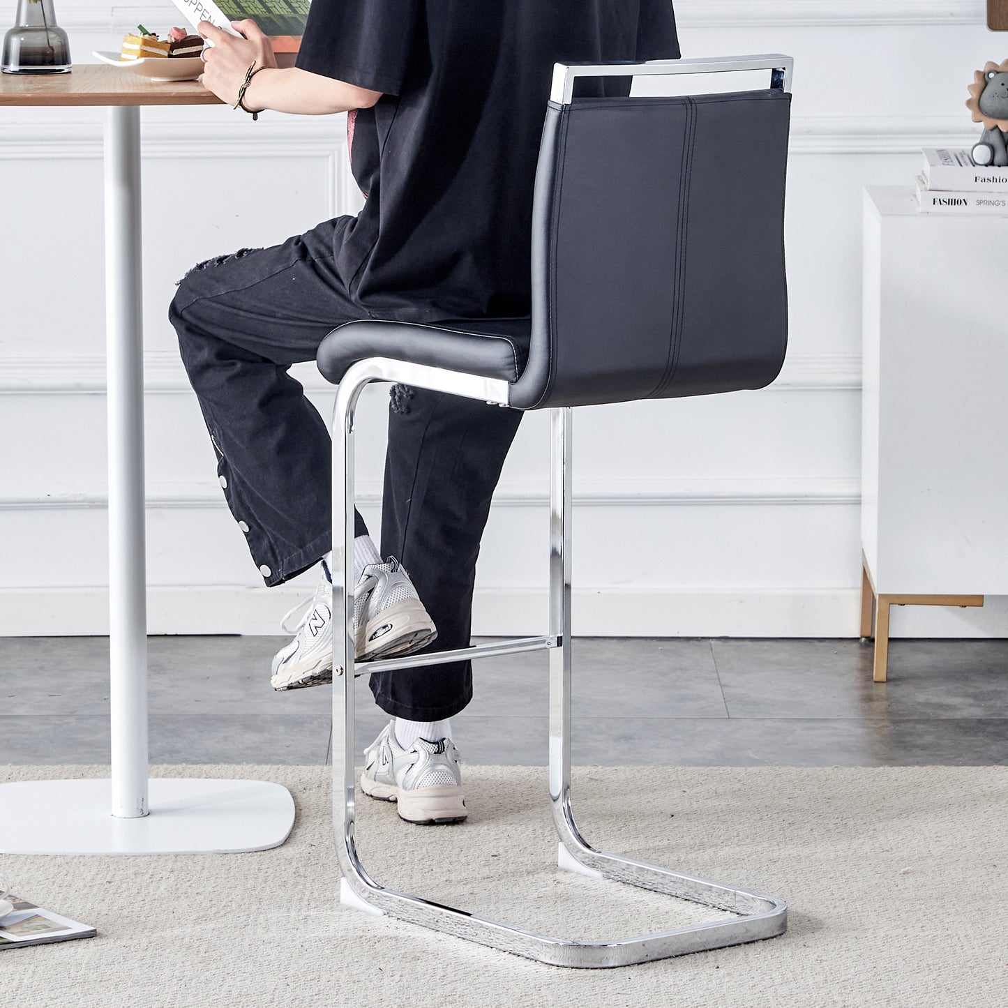 Modern And Beautiful Bar Stool Upholstered In PU Leather With