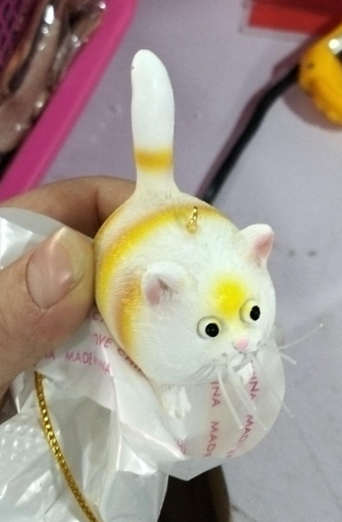 Cute Cat Resin Crafts Pendant Ornament for Home & Garden Decor
