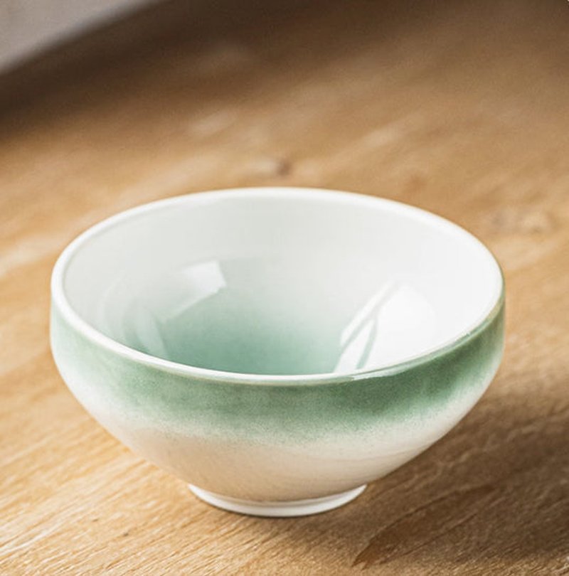 Ceramic Rain-Hat Shaped Bowl with High Legs - Multiple Colors