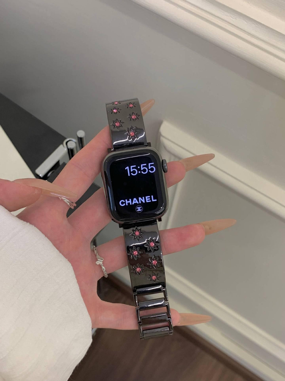 Fashionable Apple Watch Band - Metal Strap with Diamond Accents