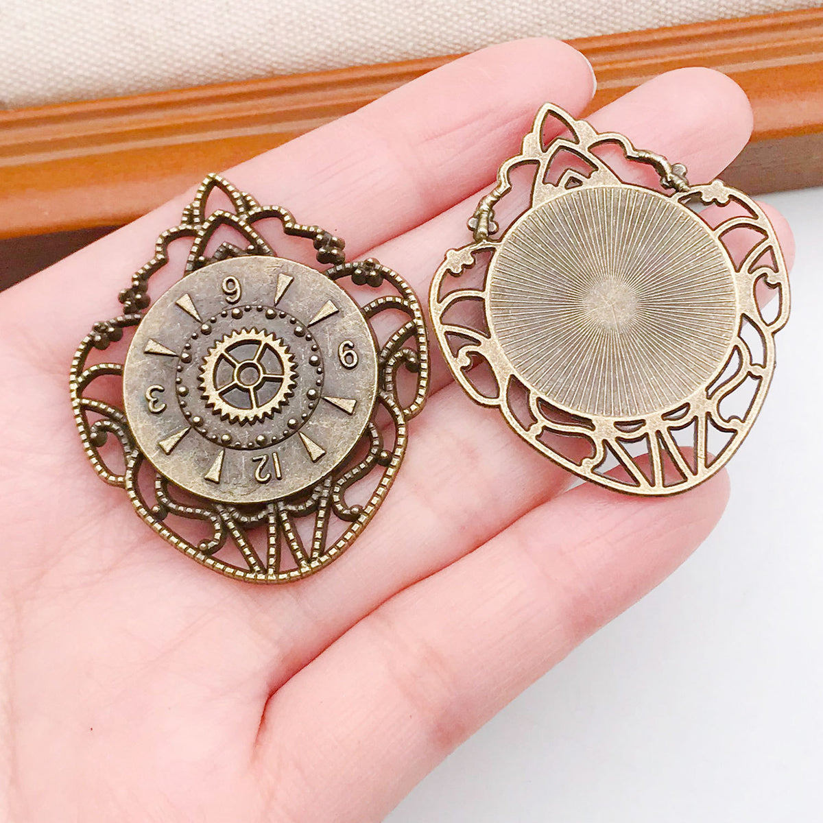 Steampunk Gear Retro Clock Pendant - Mechanical Jewelry Accessory