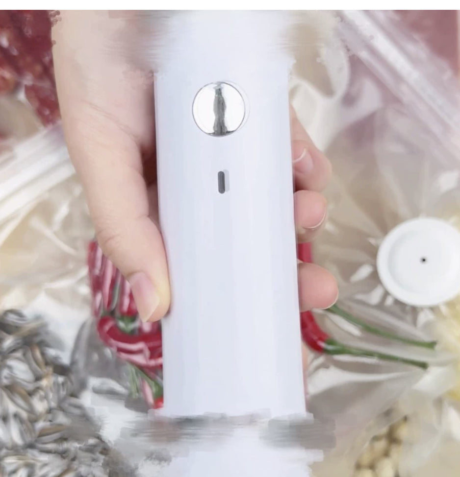 Food Preservation Vacuum Sealing Machine with Bags - Compact Handheld Design