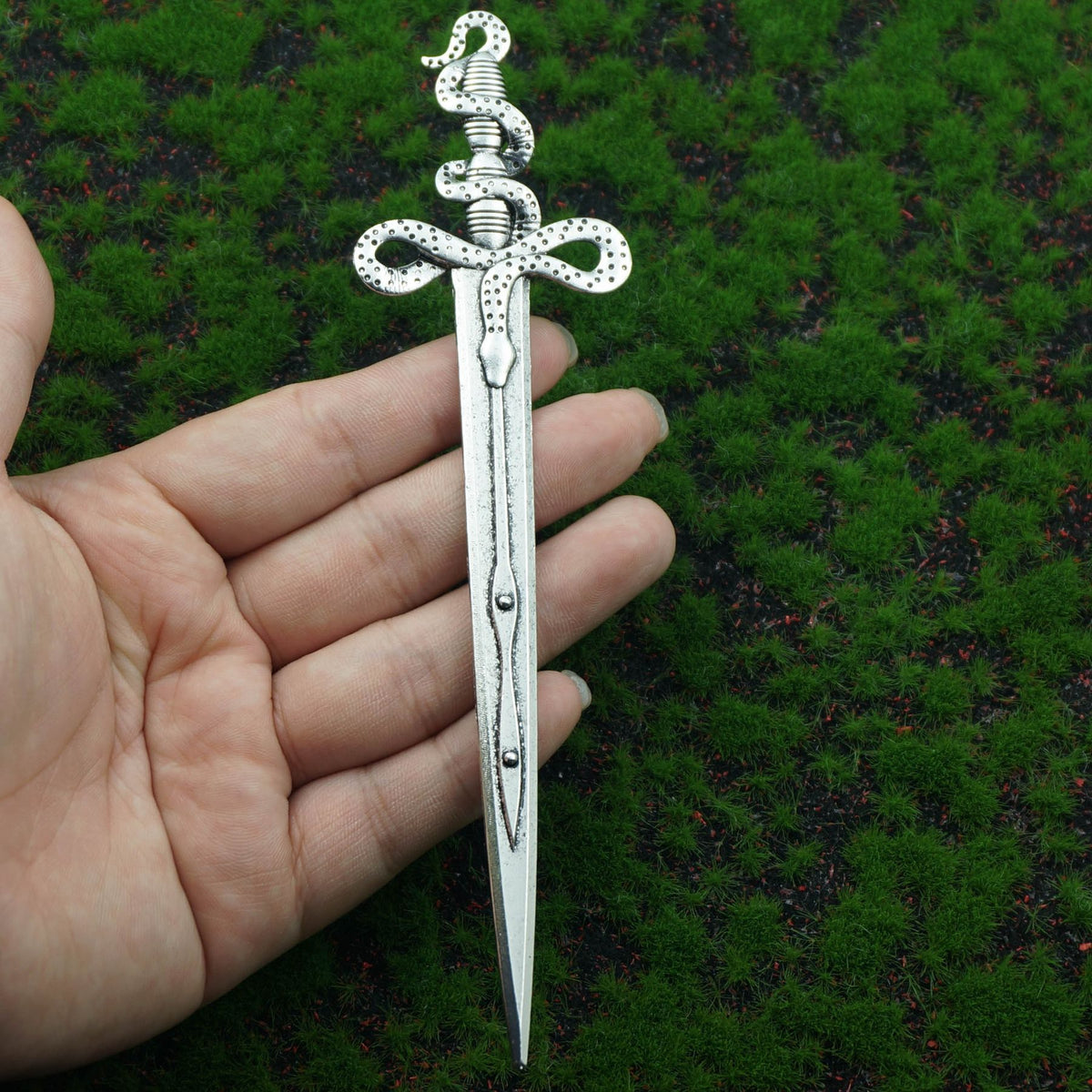Chinese Style Dragon-Shaped Tassel Hairpin for Elegant Hairstyles
