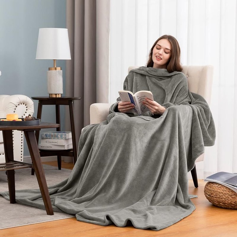 Thickened Flannel Shawl Blanket with Large Pockets - Comfortable Home Throw