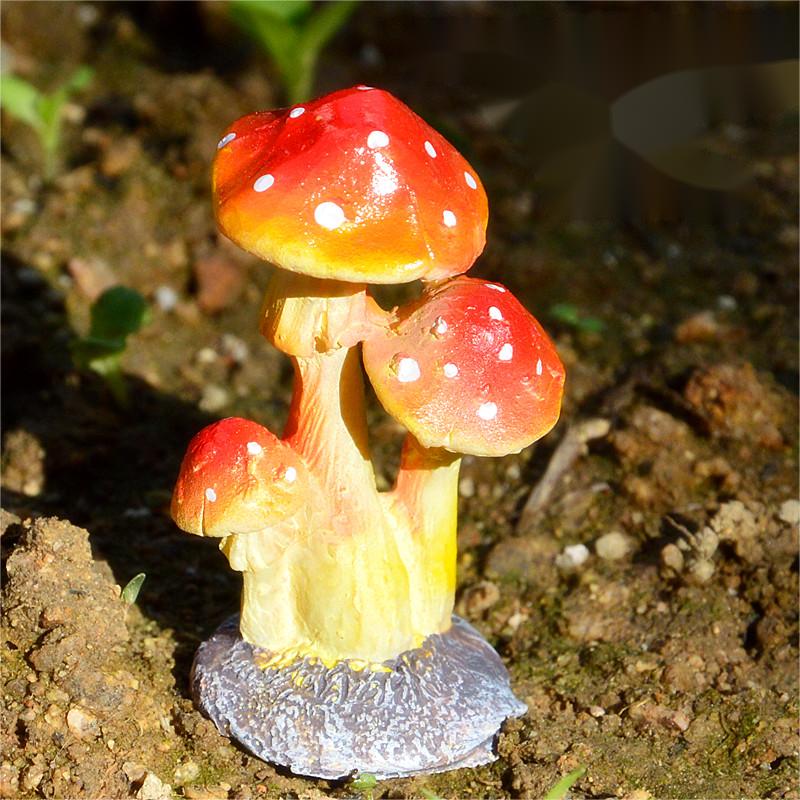Small Mushroom Resin Decoration - Rustic Garden and Home Ornament