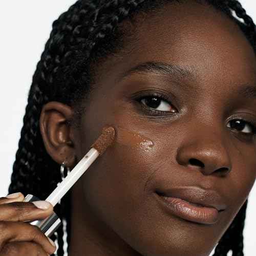 Clinique Beyond Perfecting Lightweight Liquid Foundation + Concealer For Dry Combination to Oily Skin Types | Full Coverage + Natural Matte Finish