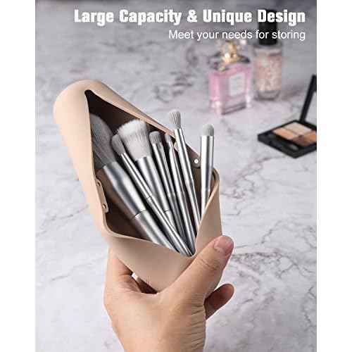 FERYES Large Travel Makeup Brush Holder, Magnetic Anti-fall Out Silicon Portable Cosmetic Face Brushes Holder, Soft and Sleek Makeup Tools Organizer for Travel- (8.27 * 2.36 * 1.57)