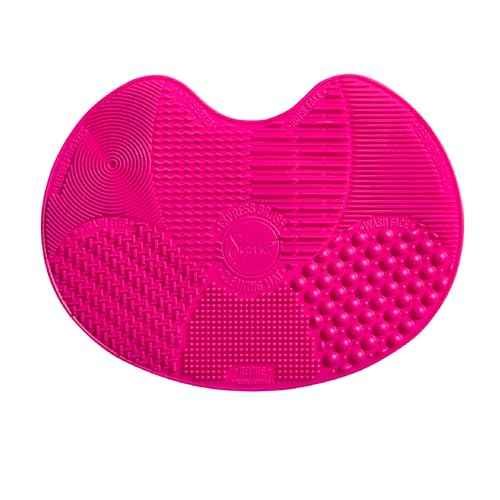 Sigma Beauty Makeup Brush Cleaner Mat ? Sigma Spa Express Silicone Makeup Brush Cleaning Mat with Suction Cups for Cleaning Makeup Brushes, Compact Design Fit for Any Travel Makeup Kit (Pink)