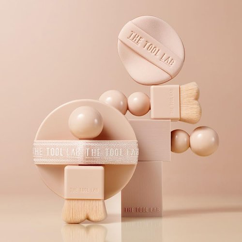 THE TOOL LAB Stamp Skinfit Cushion Foundation & Brush Set｜Glow Type, No.19 Porcelain｜120H Long-Lasting Coverage, Flawless, Ultra Adherence, Glass Glowy Clear Watercolor-Radiance Skin｜SPF 40++, 11g