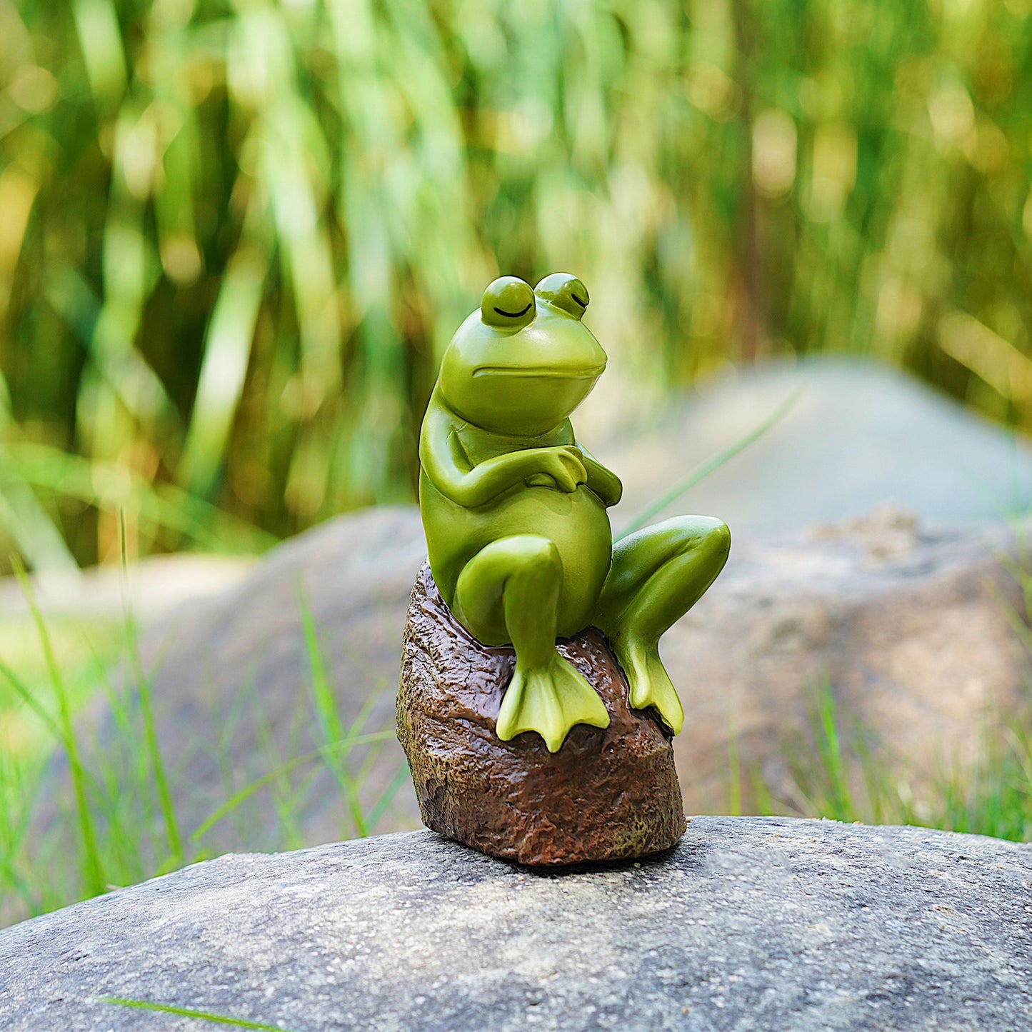 Outdoor Frog Garden Ornament - Resin Pastoral Sculpture for Lawn Decor