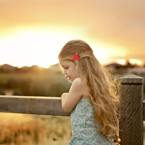 4pcs Strawberry Hair Clips for Girls, Cute Fruit Hair Barrettes Kawaii Metal Alligator Hairclips Duck Bill Clips Y2K Strawberry Hair Accessories Gifts for Baby Girls Toddlers Teenagers