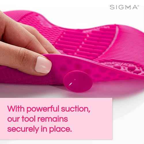 Sigma Beauty Makeup Brush Cleaner Mat ? Sigma Spa Express Silicone Makeup Brush Cleaning Mat with Suction Cups for Cleaning Makeup Brushes, Compact Design Fit for Any Travel Makeup Kit (Pink)