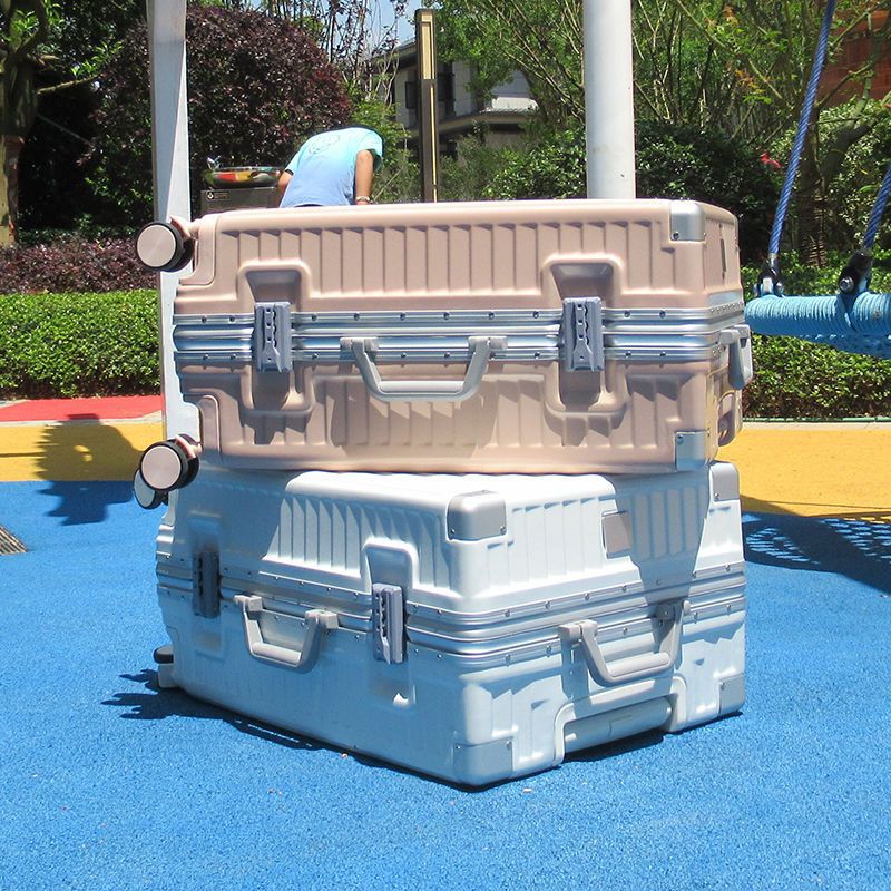 Lightweight Travel Trolley Suitcase with 360° Wheels and Carbon Fiber Construction