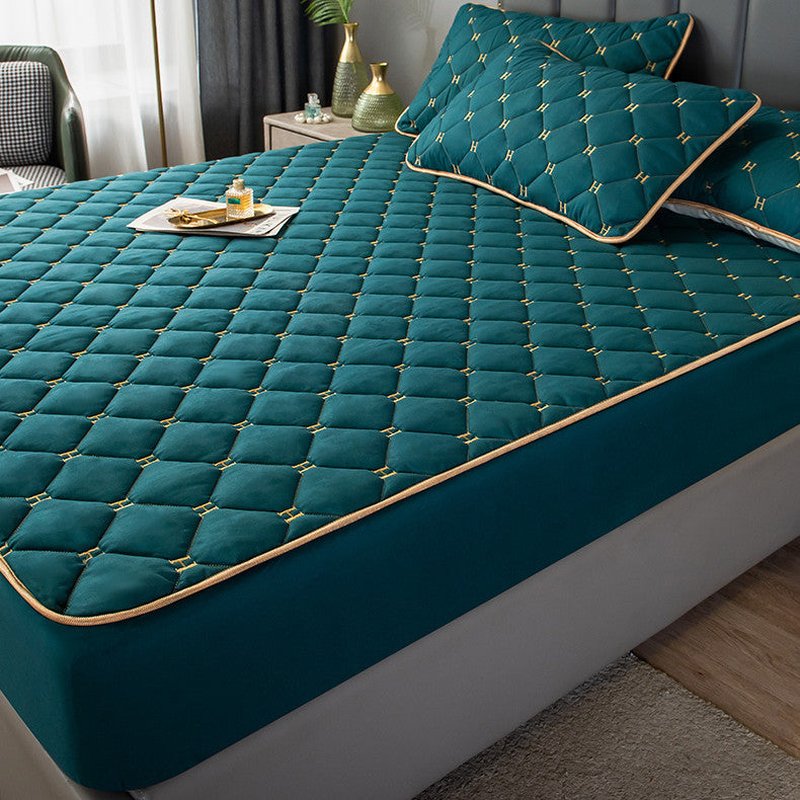 Breathable Waterproof Fitted Mattress Cover - Dustproof Bed Protector