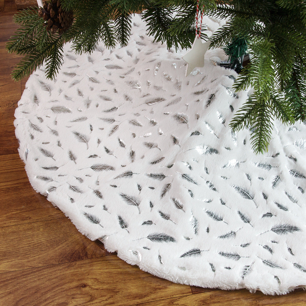White Plush Christmas Tree Skirt - Festive Holiday Decoration, 90cm & 122cm Sizes