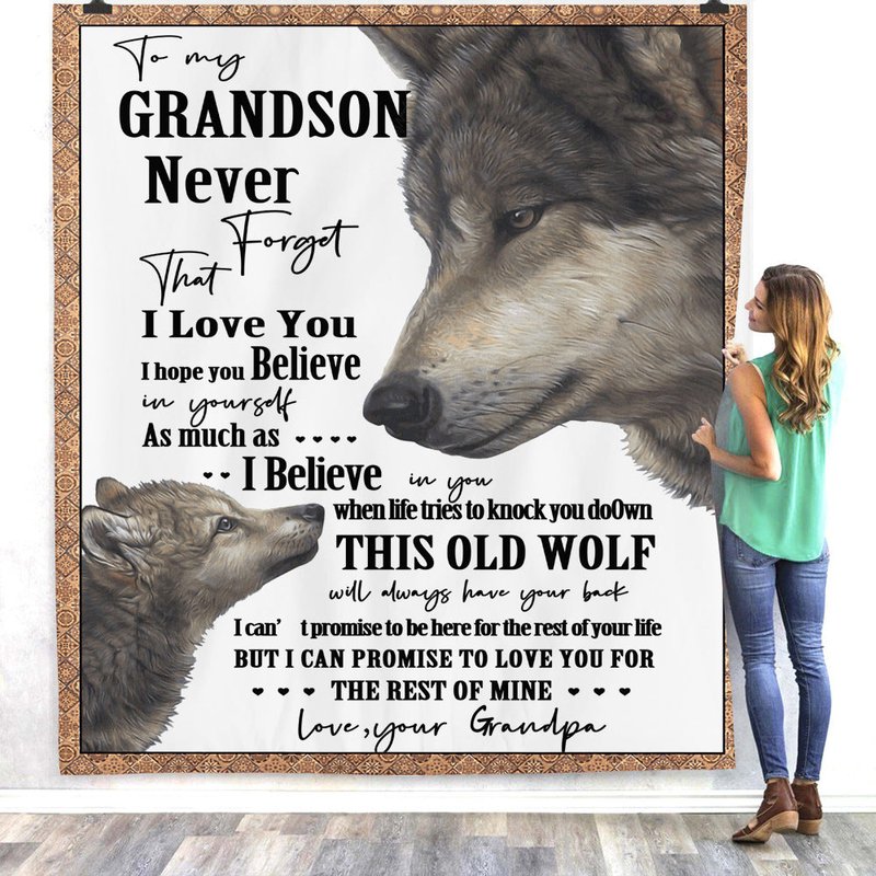 Flannel Wolf Print Blanket - Soft Polyester Bedding for Cozy Comfort
