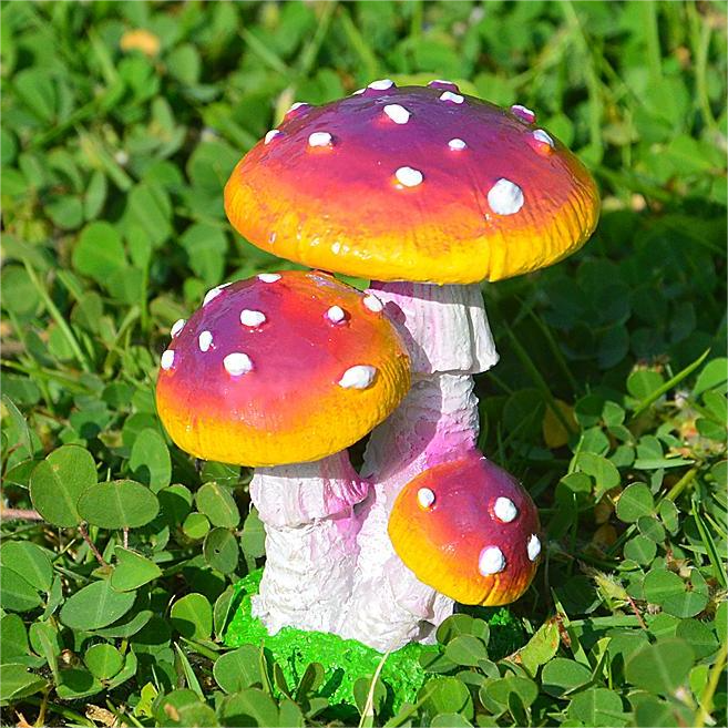 Small Mushroom Resin Decoration - Rustic Garden and Home Ornament