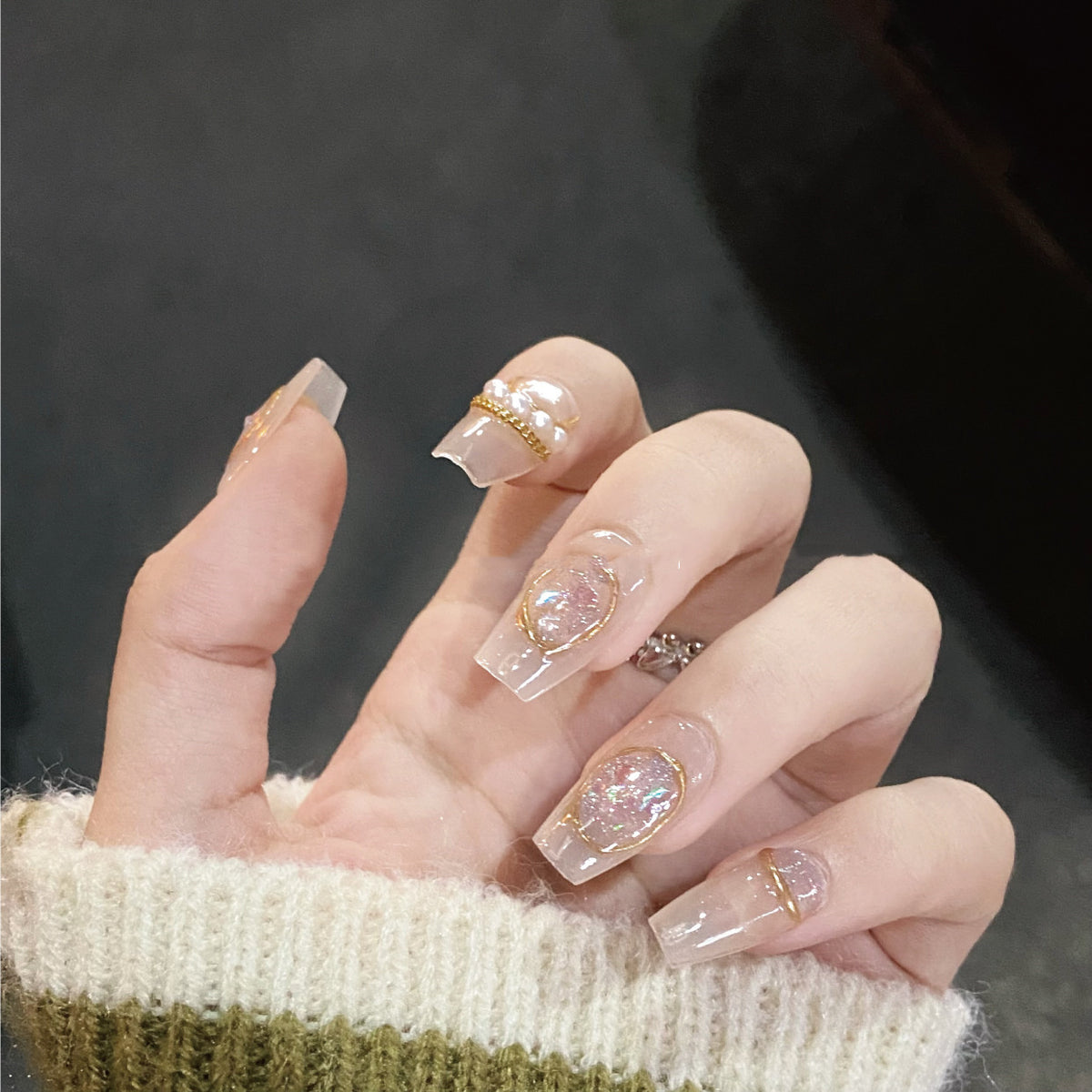 Wearing Nails Short Round - Warm Yellow