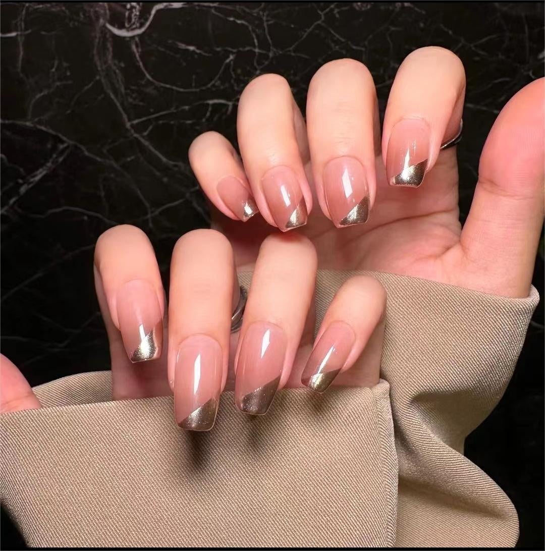 Women's Nail Art Kit with Detachable Color Variants - Spicy White Armor Design