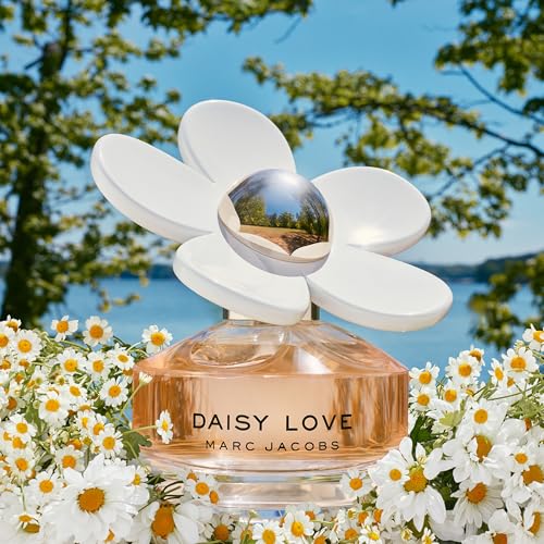 Marc Jacobs Daisy Love Eau de Toilette ? Sweet Floral Women's Perfume ? With Notes of Crystallized Cloudberries, Daisy Petals & Driftwoods
