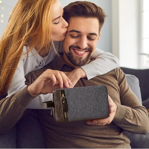 All Natural Bath and Body Spa Gift Basket Set for Men - Ocean Breeze - Luxury Men's Skin Care Kit For Him in Toiletry Bag for Relaxation, Revitalization, Exfoliating, Cleansing