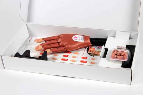 Essential Nails Nail Trainer® Practice Hand INCLUDES 6 Hour On-Line Competition Level Nail Art Tuition By A Champion Nail Artist, Nail Extensions, Nail Art Manicure Training Hand &100 Practice Nails