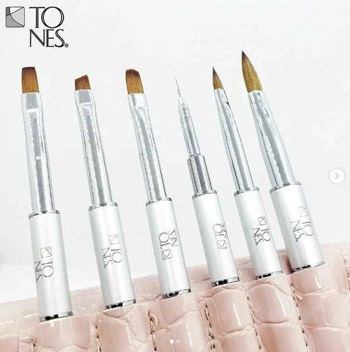 Tones Maestro Kolinsky Sculpting Brush - 100% Kolinsky Sable Hair Brush for Acrylic Nails - Ultra Precise Nail Sculpting and 3D Nail Art Brush (#8)
