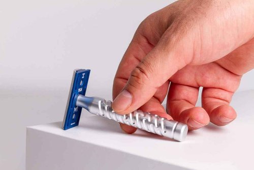 The Goodfellas' Smile, The Styletto Shadow V2 (Blue) Aluminum Double Edge Safety Razor, Uniquely Engineered Neutral Blade Gap Makes Shaving Easier, Closer and Smoother - Made in Italy