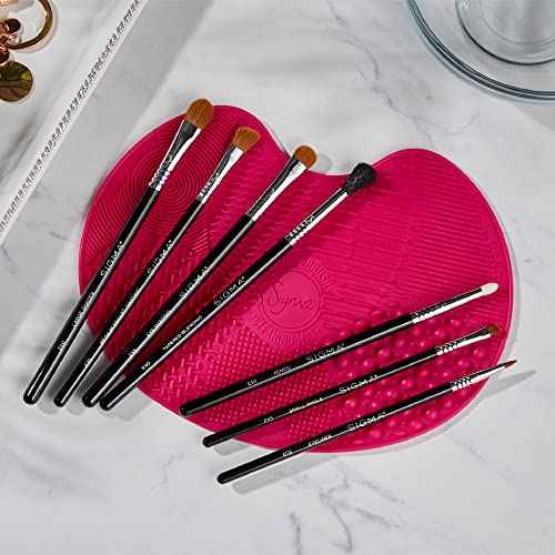 Sigma Beauty Basic Eye Makeup Brush Set ? Classic Eye Makeup Brushes with Premium Fibers and Sleek, Durable Handles for Eyeliner, Eyeshadow, & Eyebrows, Includes 7 Black Makeup Brushes