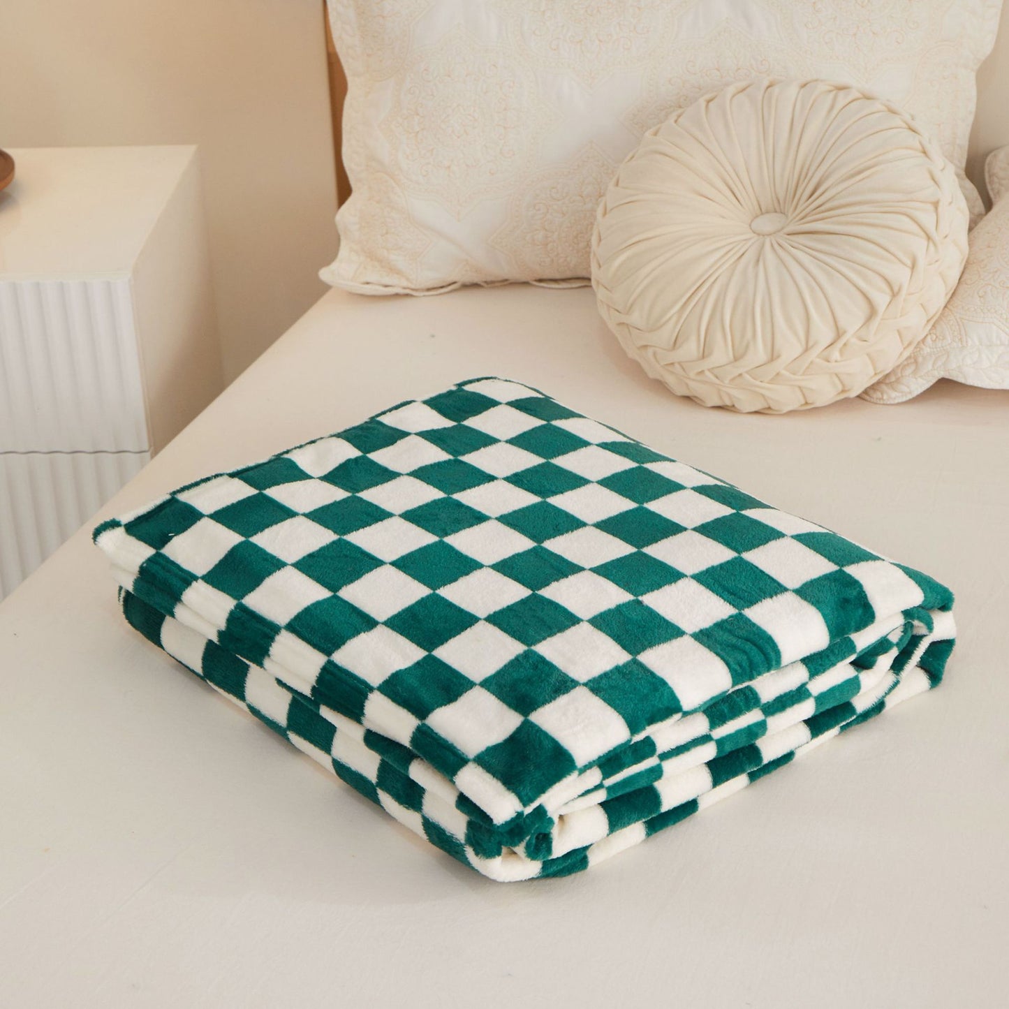 Large Flannel Blanket with Grid Pattern Thickened Soft Bedding for All Seasons