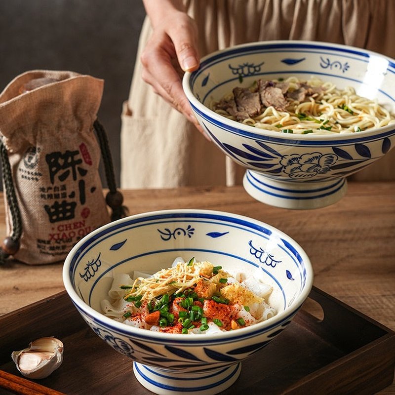 High-Leg Retro Ceramic Noodle Bowl with Hand-Painted Floral Pattern - 8 to 10 Inches