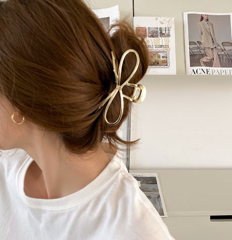 Oversized Pearl Wave Hair Accessory Headband for Women