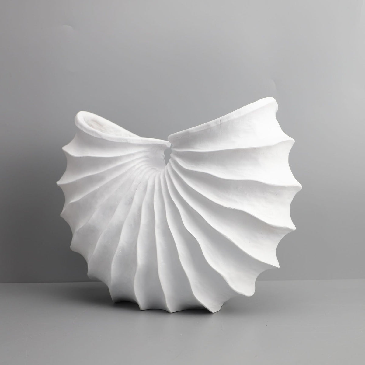 European-Style Resin Fan-Shaped Flower Vase Home Decor Small & Large Sizes