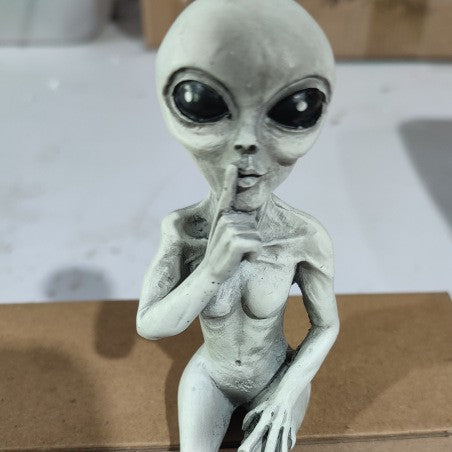 Resin Alien Statue Ornament Decoration for Home & Garden