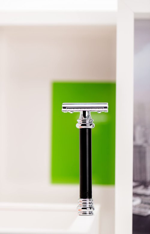 MERKUR 38B Double Edge Safety Razor - Black Handle | Extra Large Barber Pole Grip Brass Handle | Made in Germany | Plastic-Free | Two Piece Design | Closed Comb | Straight Bar