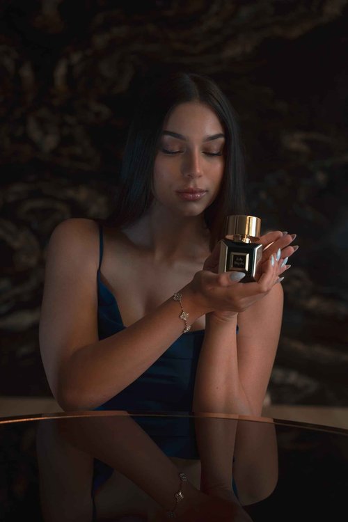 KORBAJ PARFUMS Jade Royale - Arabian Perfume for Women and Men, Extrait de Parfum Mens Cologne with Bergamot Sweet Orange Lemon- Cashmere Wood, Tonka Bean- Ambergris White Musk Patchouli Perfume 100ml